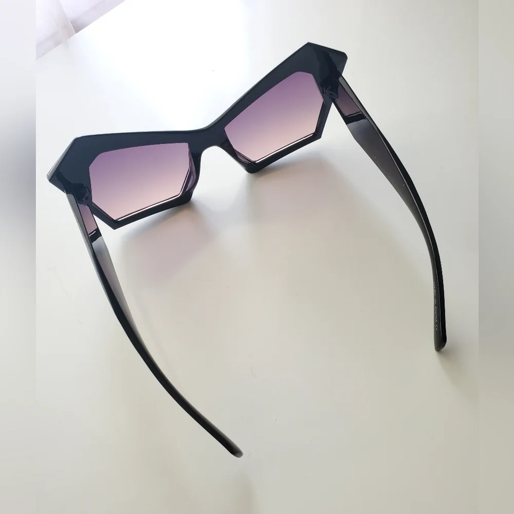 Stylish Black Geometric Sunglasses with Purple Lenses UV400 Protection